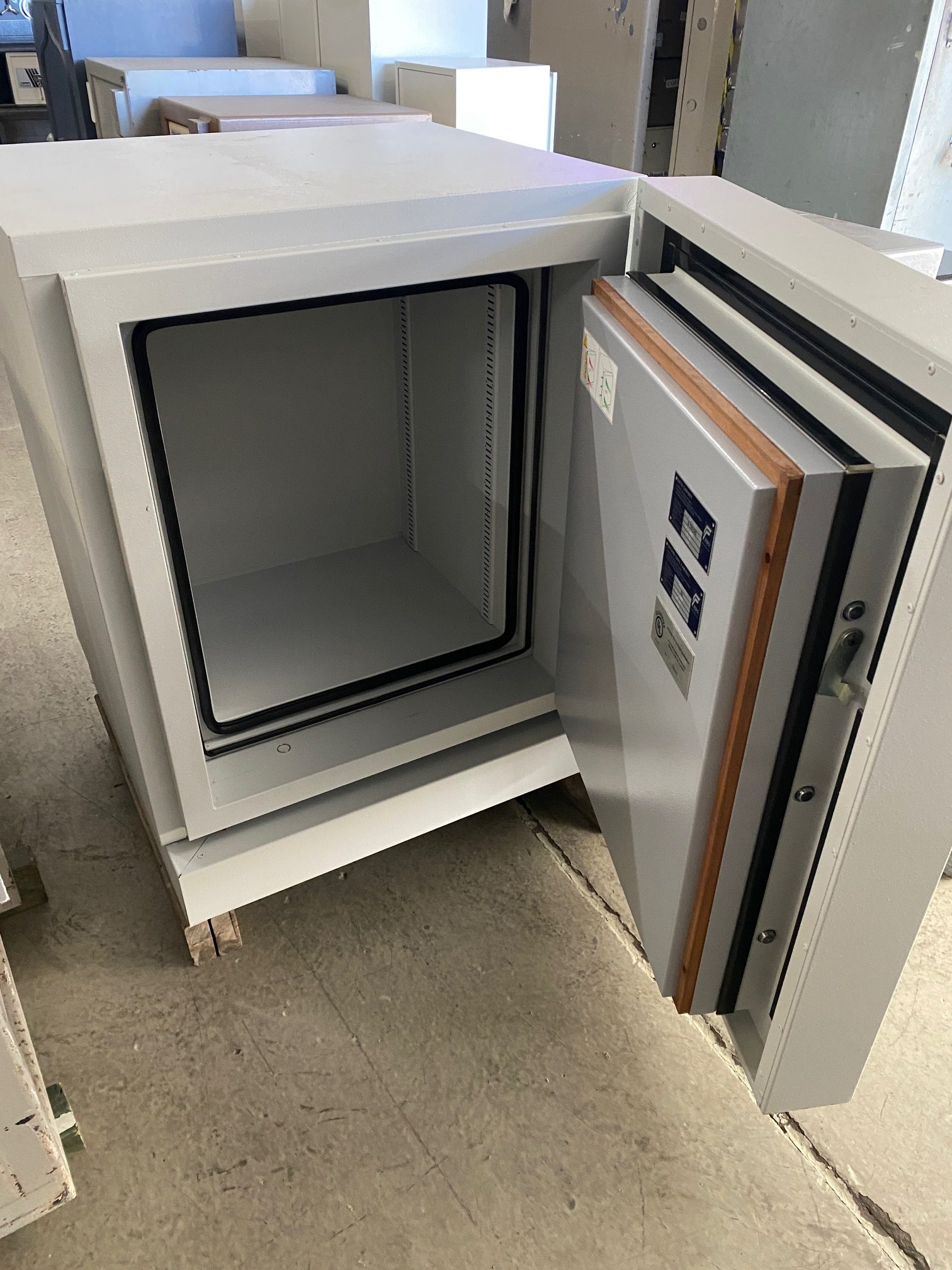 Axcess Locksmiths & Safes | Used Chubb Dataplus size 1 Media Safe Used Chubb Dataplus size 1 Media Safe - Chubb Data Safes